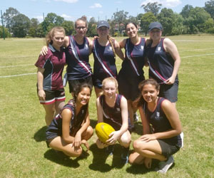 Le scuole private in Australia offrono moltissime attività sportive come il soccer anche per le ragazze